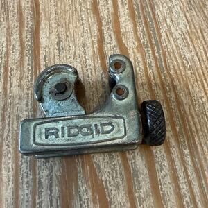 RIDGID Model No.  104 Close Quarters Tubing Cutter